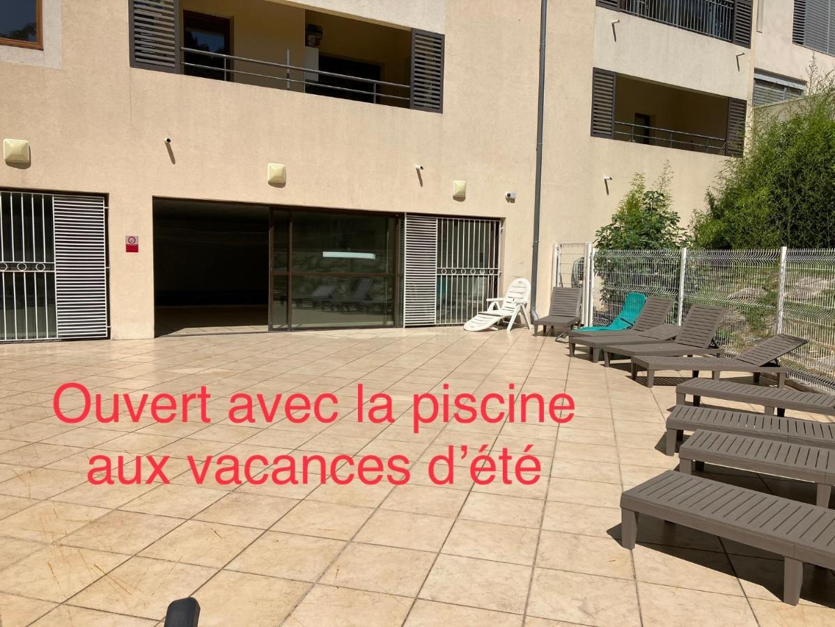 Superbe appartement à Uzès avec place de parking Exterior foto